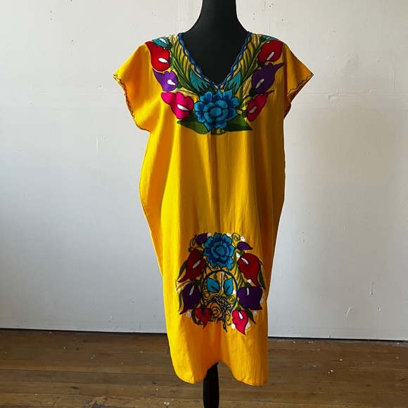 Dresses & Skirts - Vintage, yellow embroidered mumu